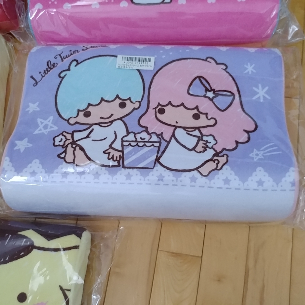 Sanrio Little Twin Stars small memory foam pillow (Toreba)